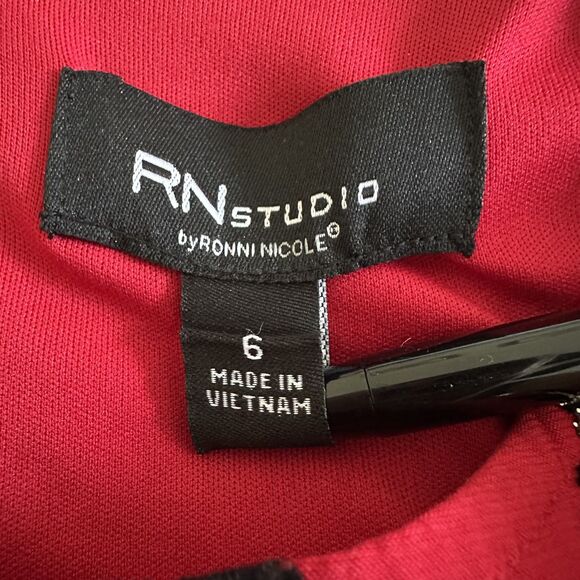 RN Studio Dress Size 6 Red Black Scroll Print Sheath Short Sleeve Holiday Party - Picture 5 of 11